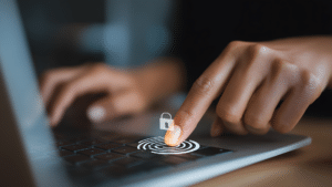 Les cybermenaces évoluent constamment, rendant la tâche de protection des systèmes informatiques de plus en plus complexe. Face à ces défis, l’infogérance apparaît comme une solution stratégique pour anticiper et contrer les menaces émergentes